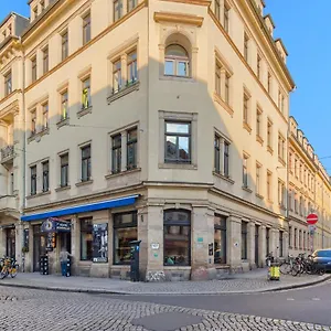 Mondpalast Хостел